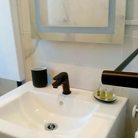 Renovated Near The Apartment *